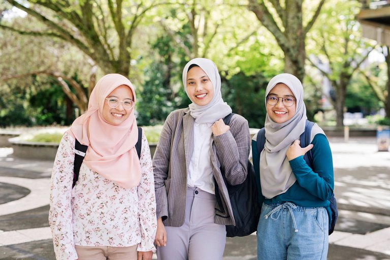 International students walking around Massey campus