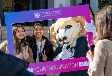 Auckland Open Day - people exploring campus