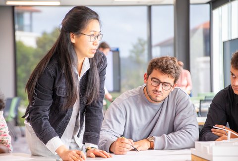 Two people having a discussion during workshop.